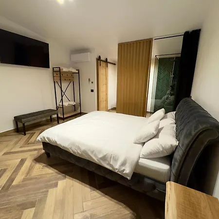 Cabana Friends Valea Inzelului